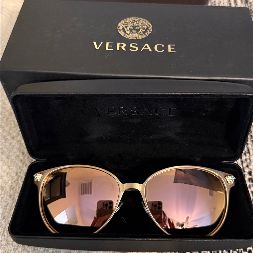 Versace Women's Rose Gold Sunglasses with Case and Box Beautiful Condition - Picture 7 of 7